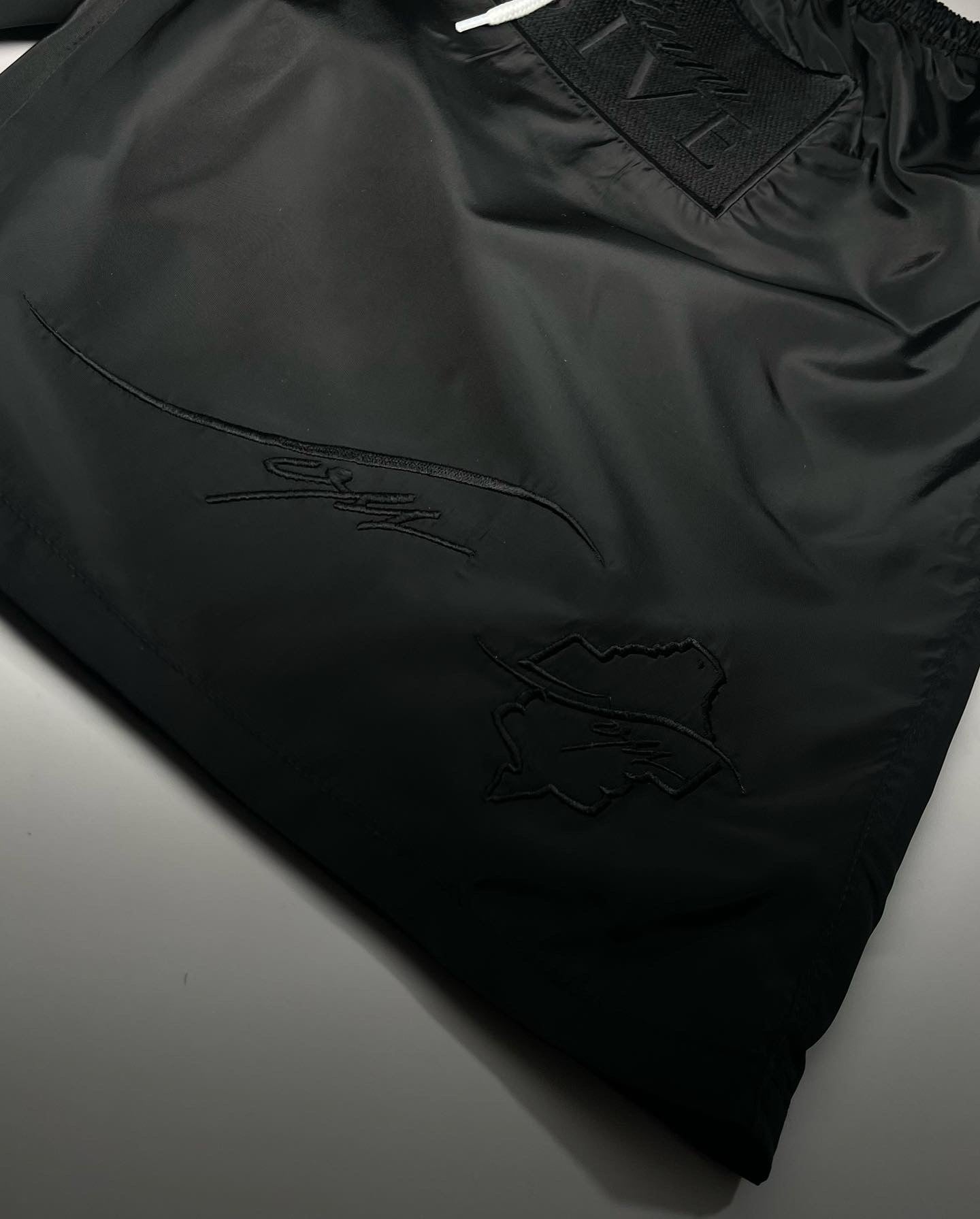 Black Exclusive Short